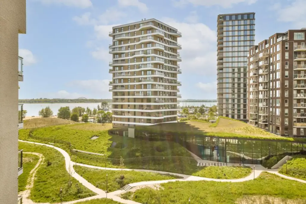 Huizenprijzen Almere 2026